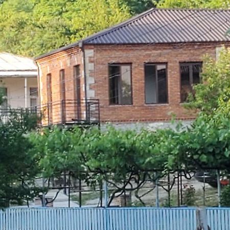 Отель Хостел FAMILY Кутаиси Экстерьер фото